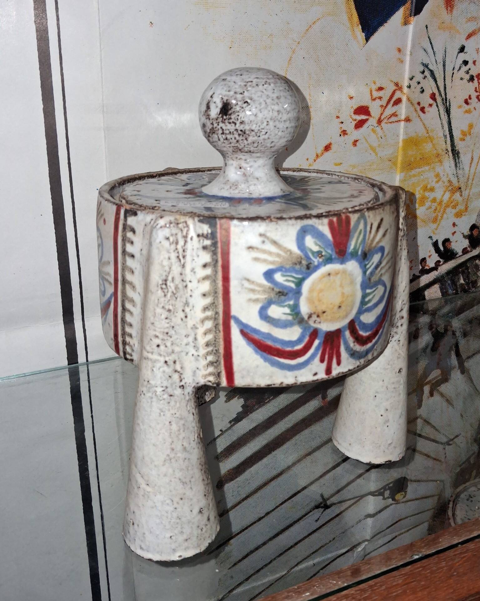 Covered tripod box in ceramic – Atelier Le Mûrier in Vallauris