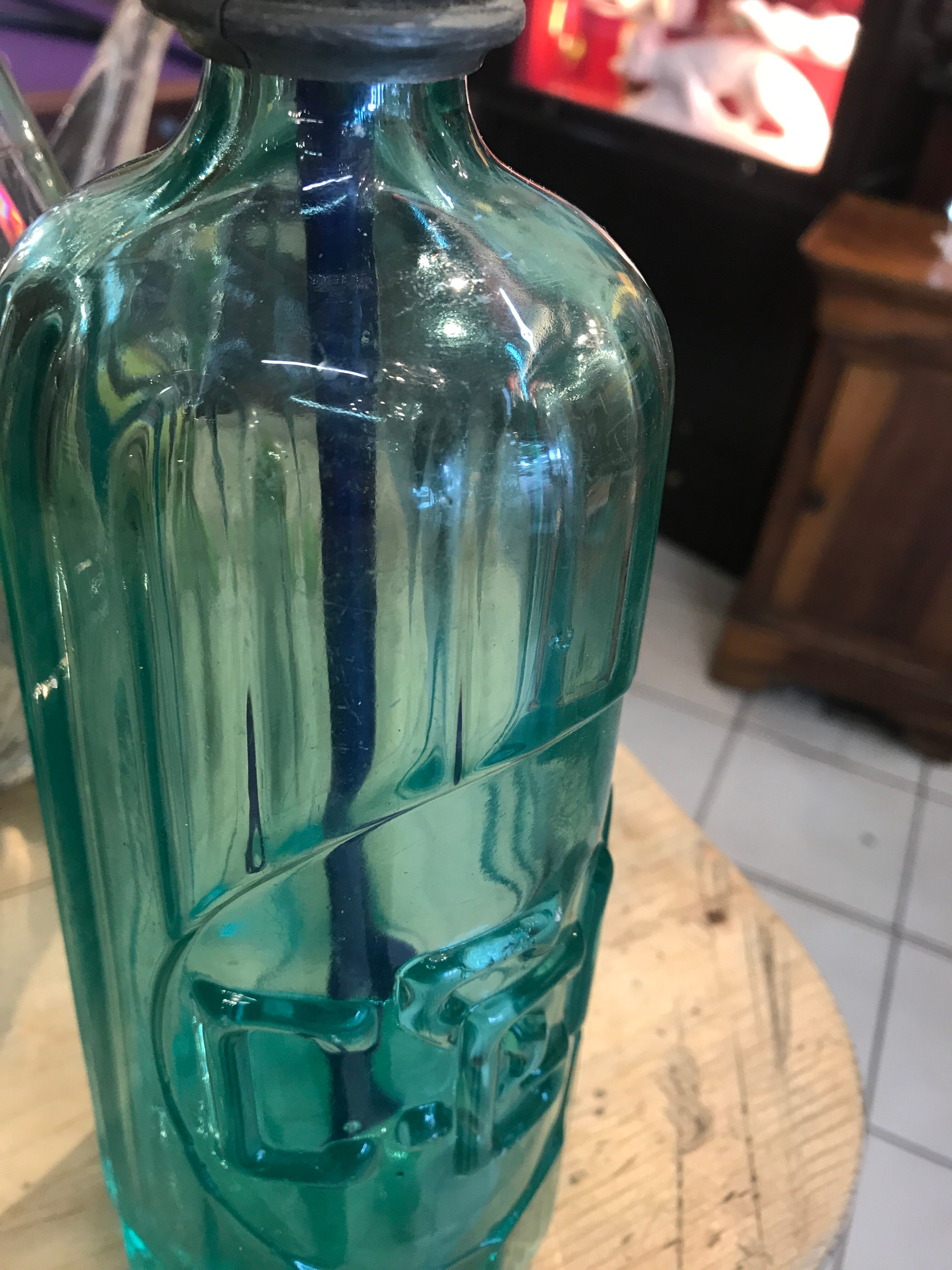 Siphon with blue tube