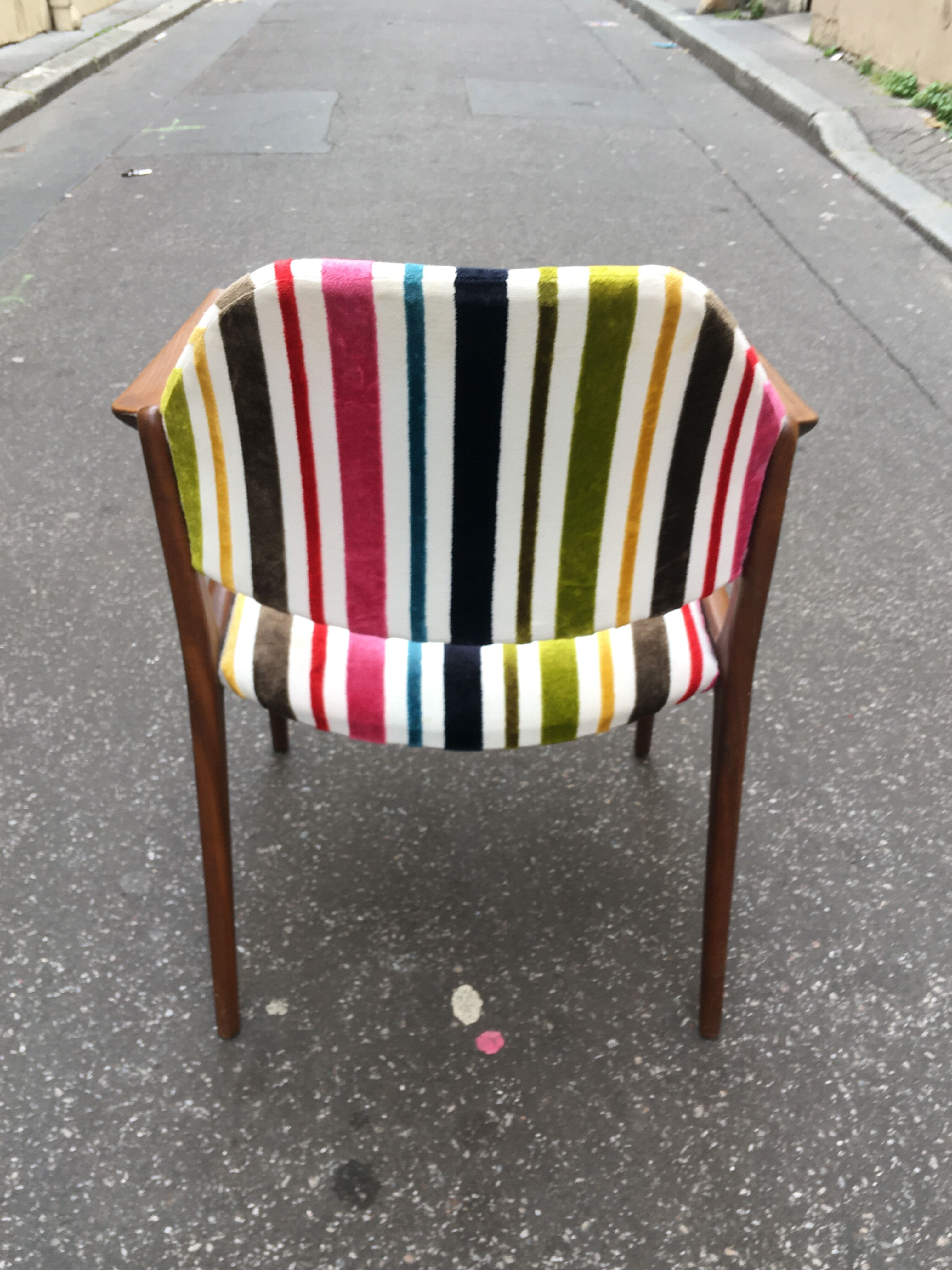Scandinavian chair in solid teak with Nobilis fabric