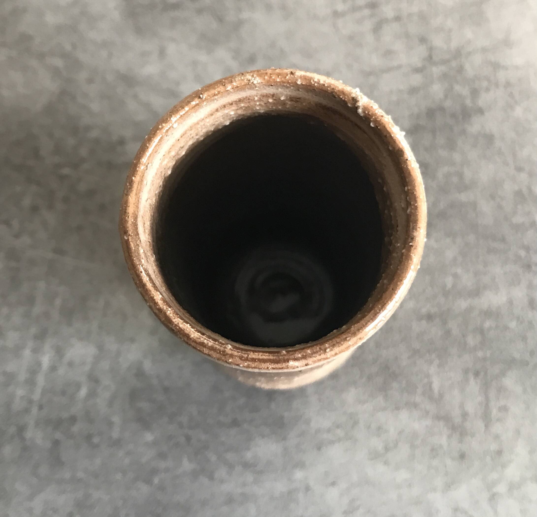 Vase vintage forme rouleau en grès émaillé beige/marron