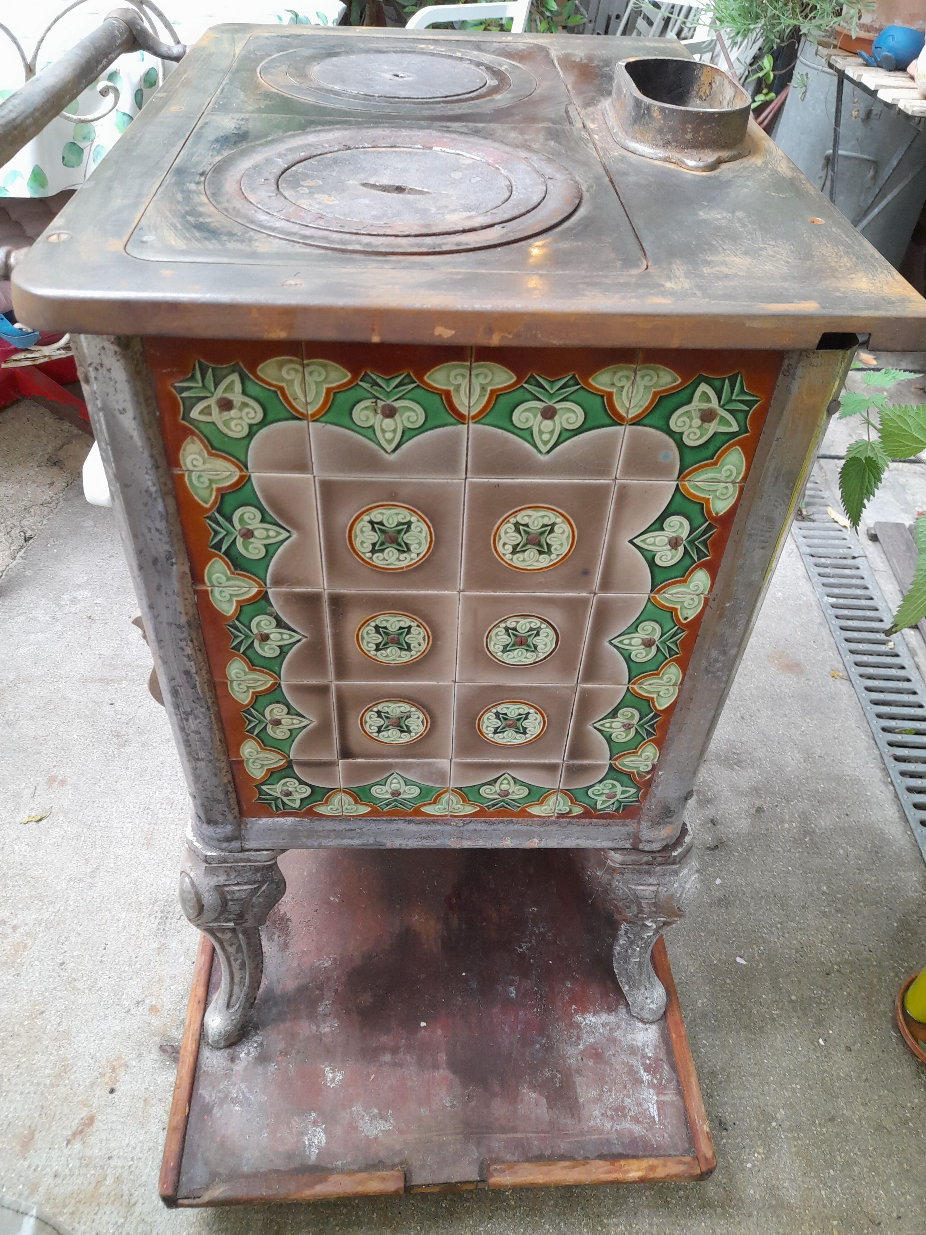 Cook old tile faience metal structure