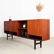 Buffet en teck, design danois, années 1970, production : Danemark