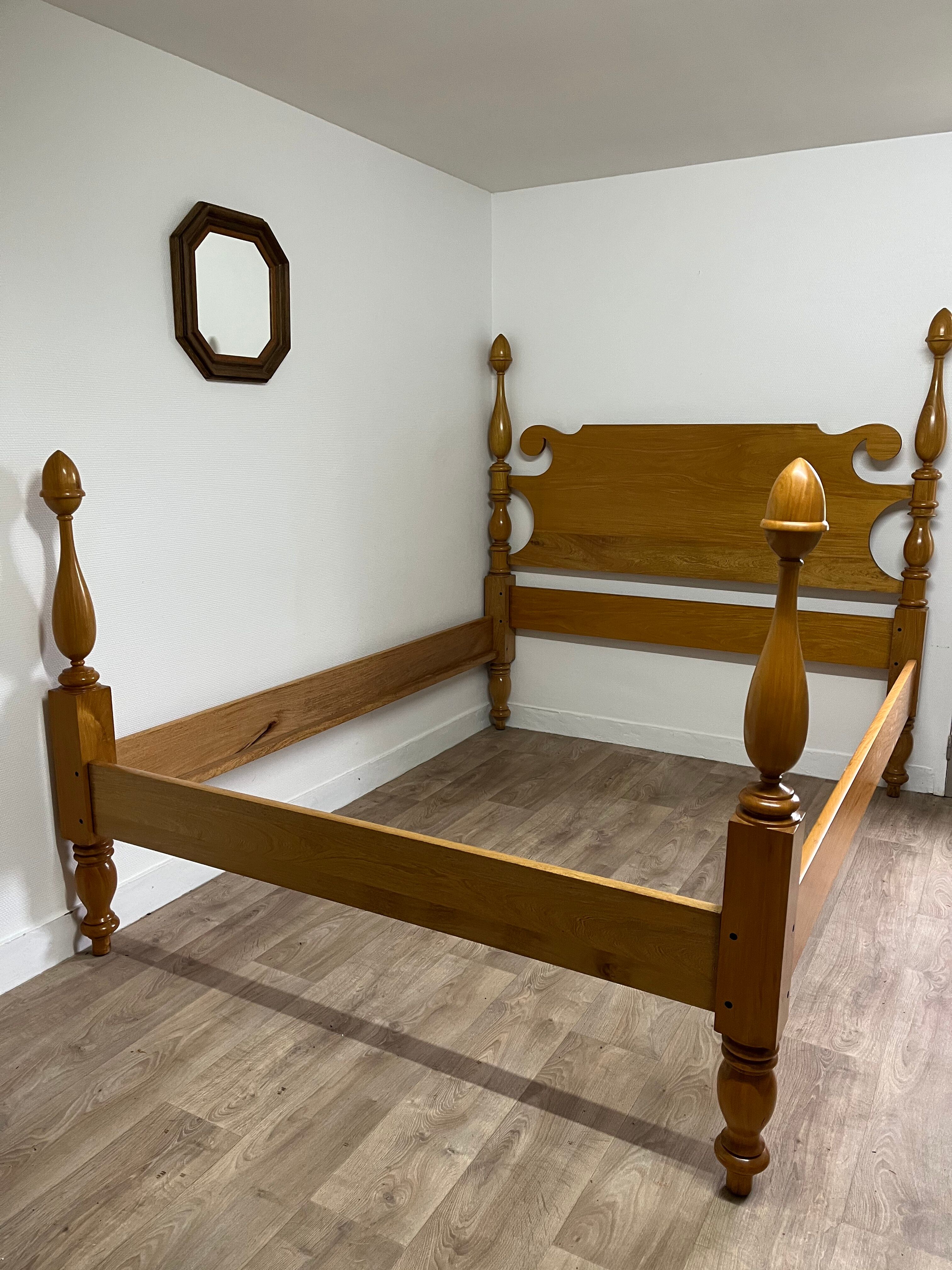 Column bed frame