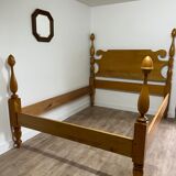 Column bed frame