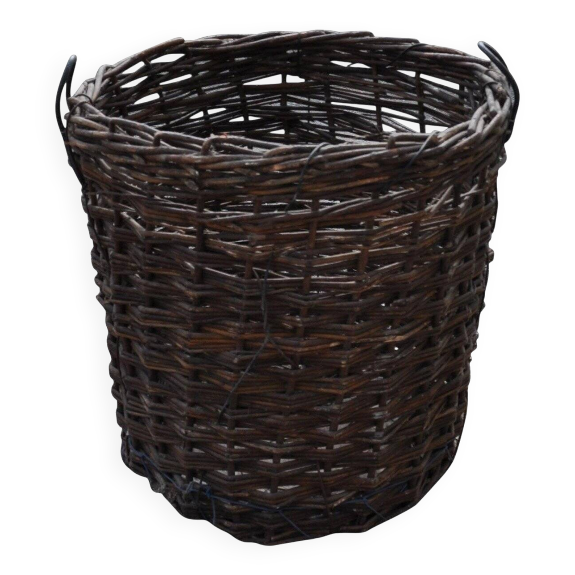 Brown woven vintage Hungarian wicker basket, reinforced edge and metal handles, 1940s.