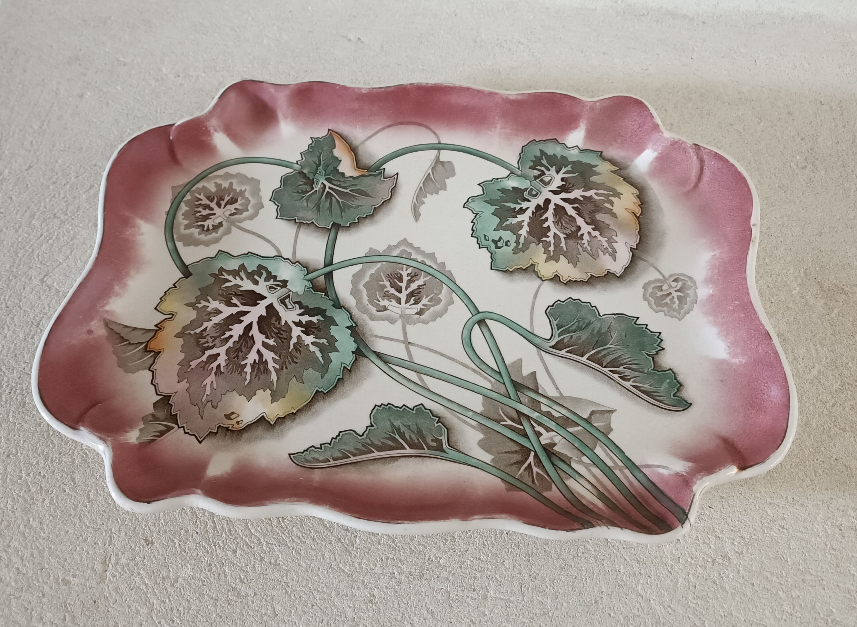 Art Nouveau dish in Fives-Lille earthenware