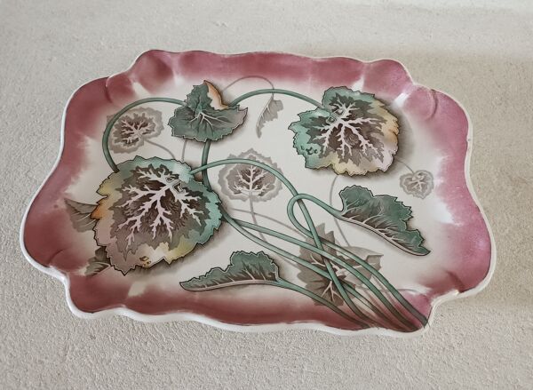 Plat Art nouveau en faïence Fives-Lille