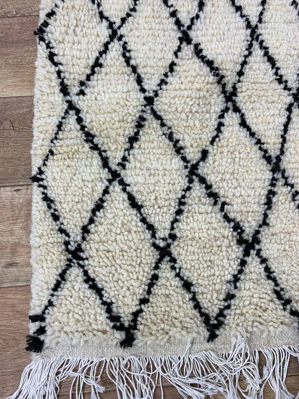 Handmade moroccan berber rug 210 x 130 cm