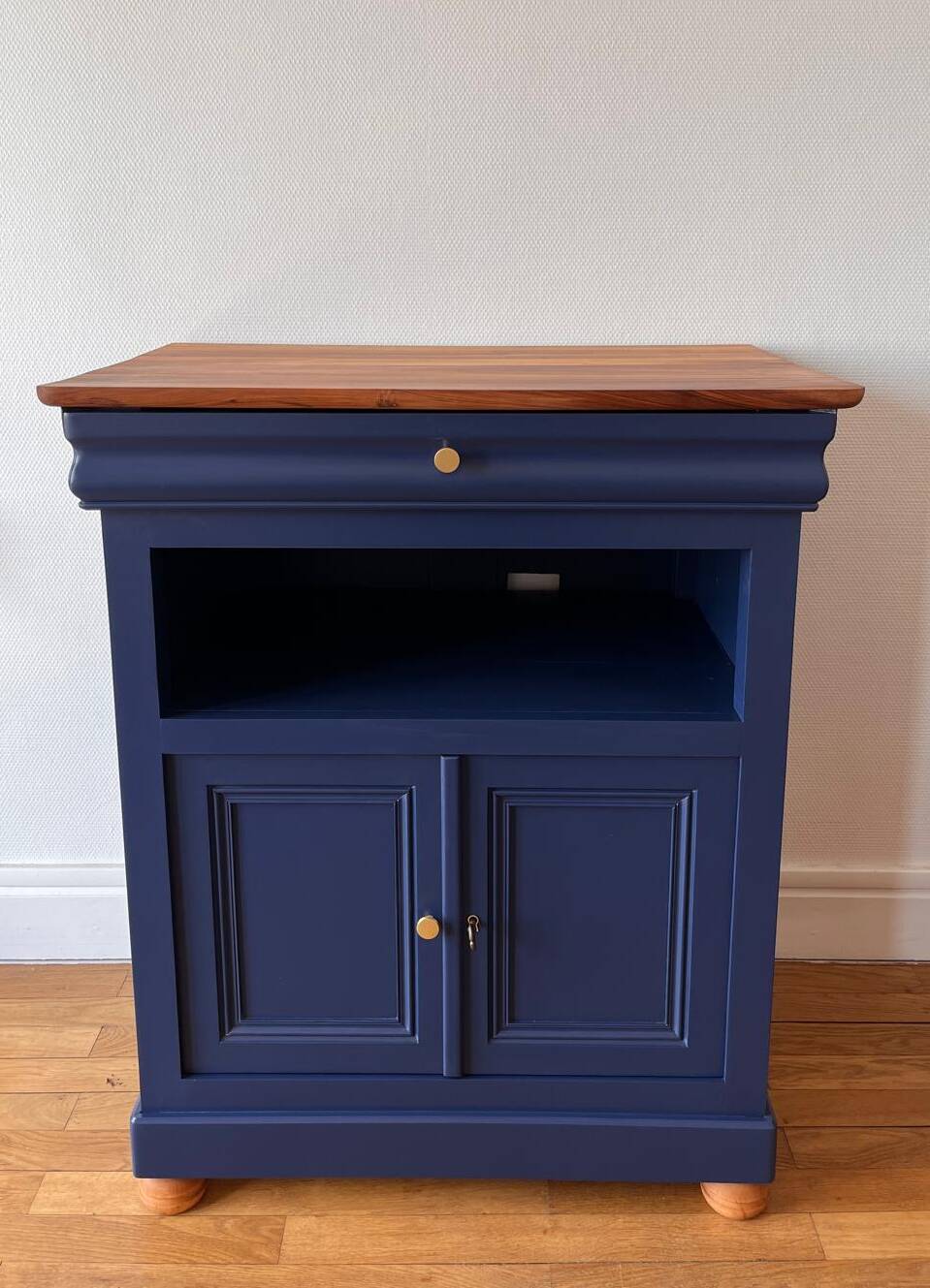 Louis Philippe cabinet in solid walnut — completely refurbished.