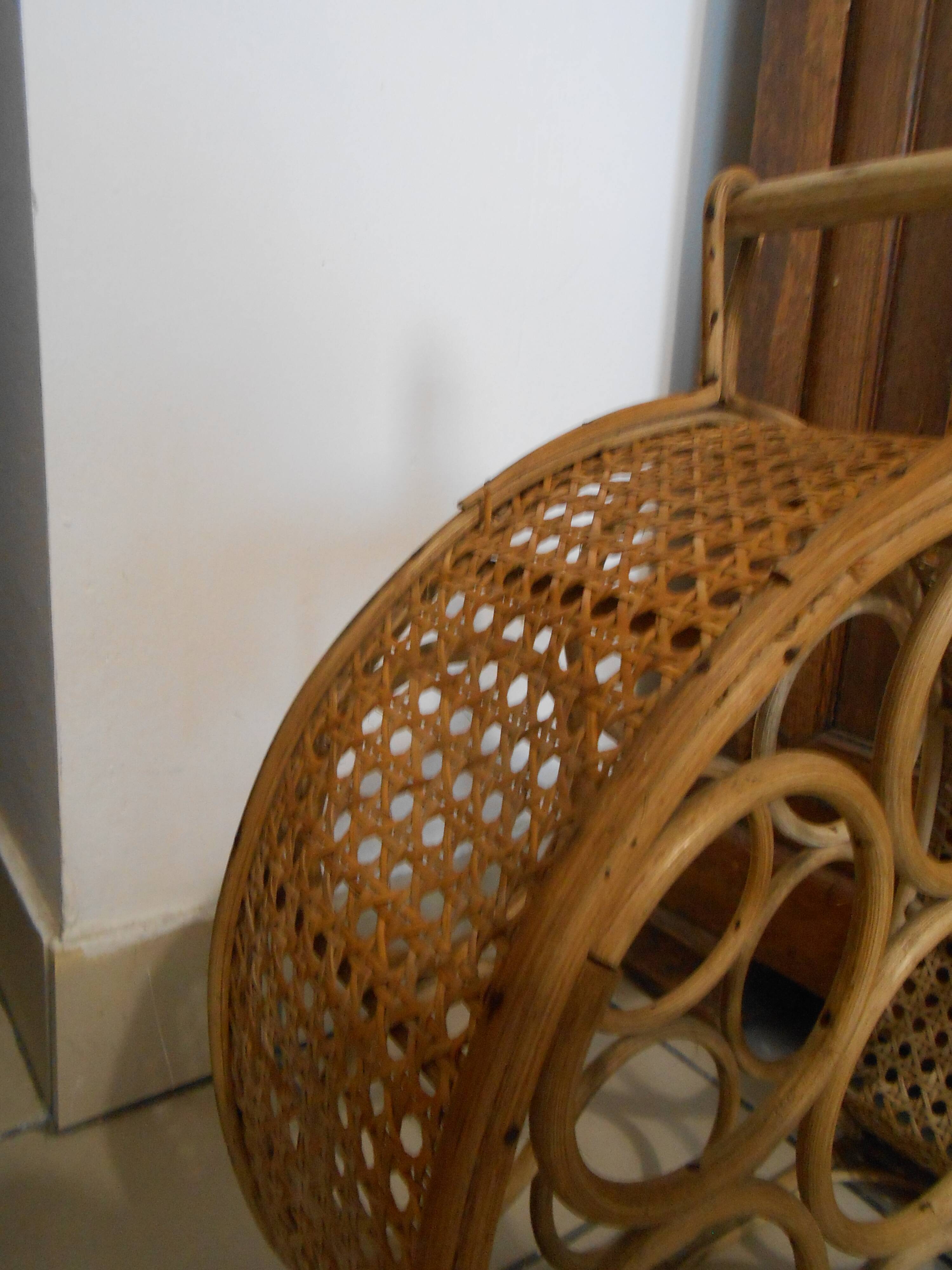 Rattan bottle holder