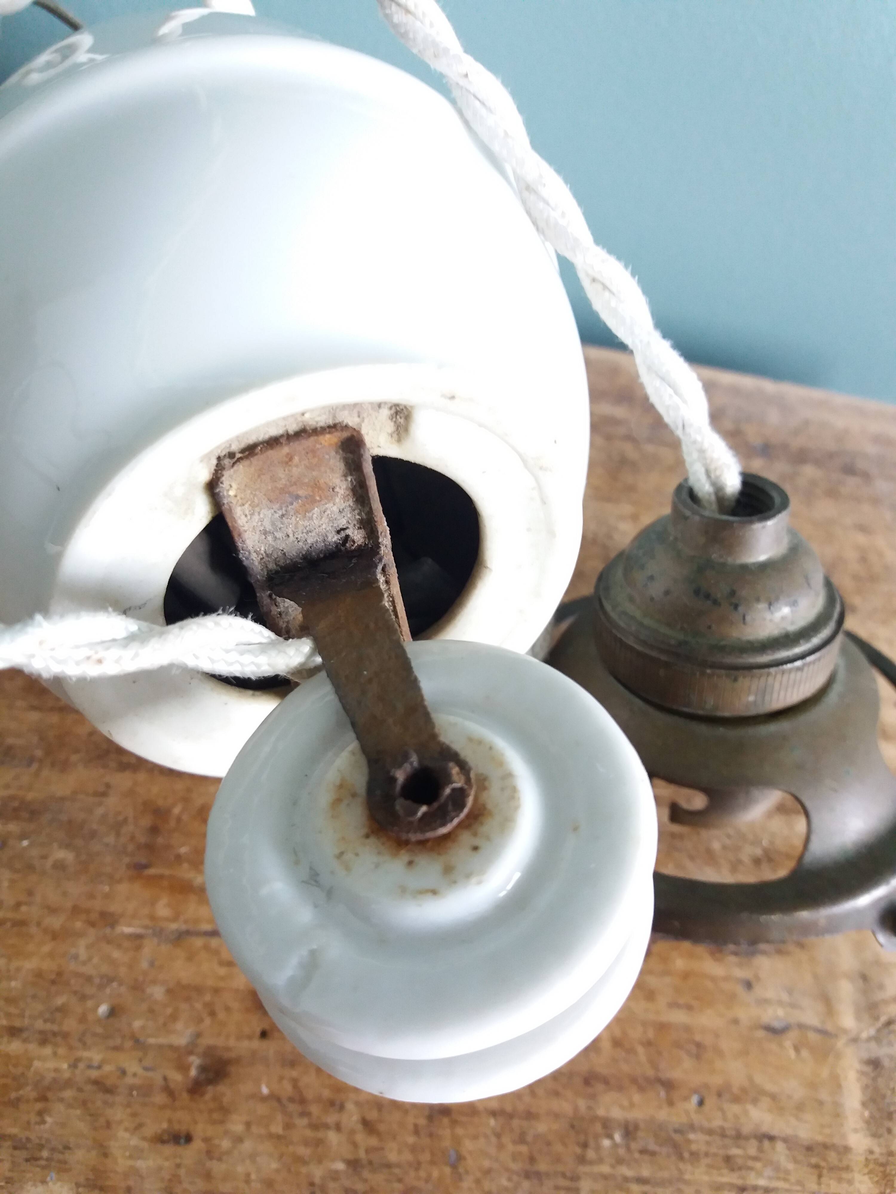 Adjustable "rise and fall" suspension, opaline and porcelain rise and fall