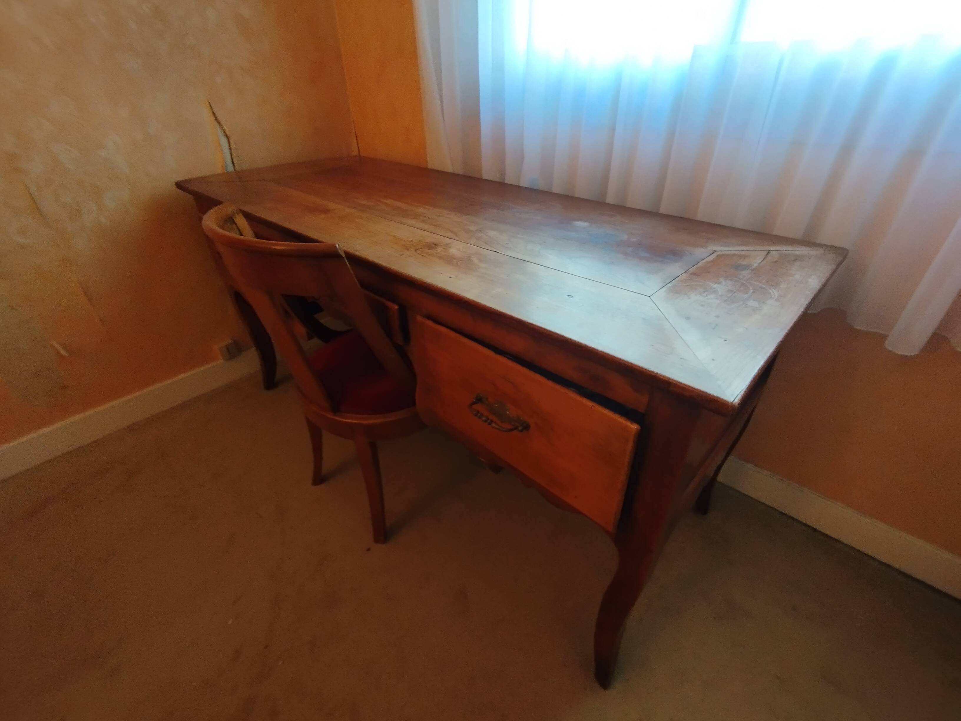 Large Louis XV mid-century desk in solid walnut.