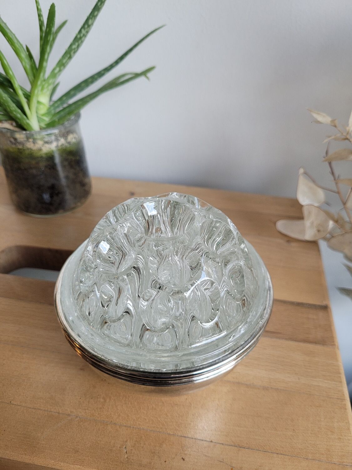 Flower with removable silver foot