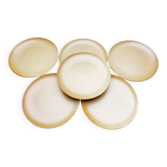 Flat stoneware plates