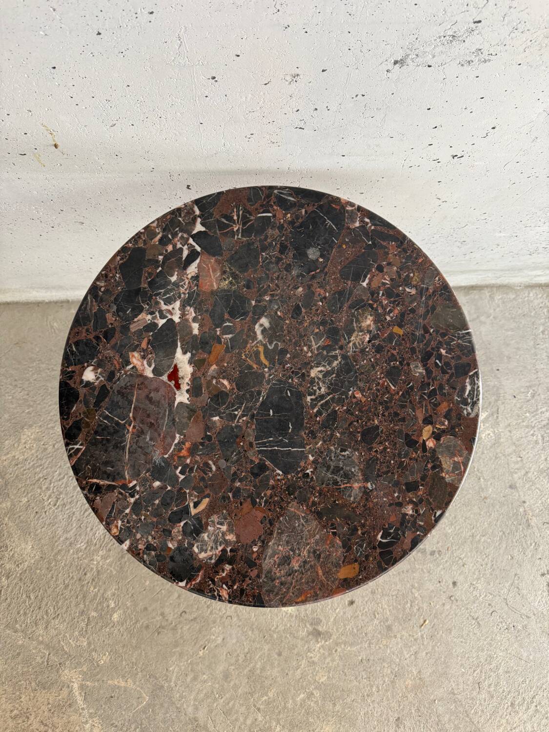 Table de bistrot français vintage avec plateau rond en marbre et base en fonte