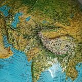 Globe terrestre vintage lumineux reliefs