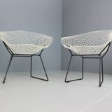 Set of two Diamond chair by Harry Bertoia in white & black metal. 1960s