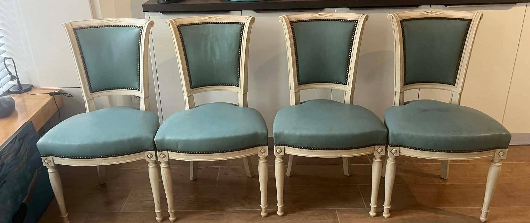 4 chaises style Louis XVI