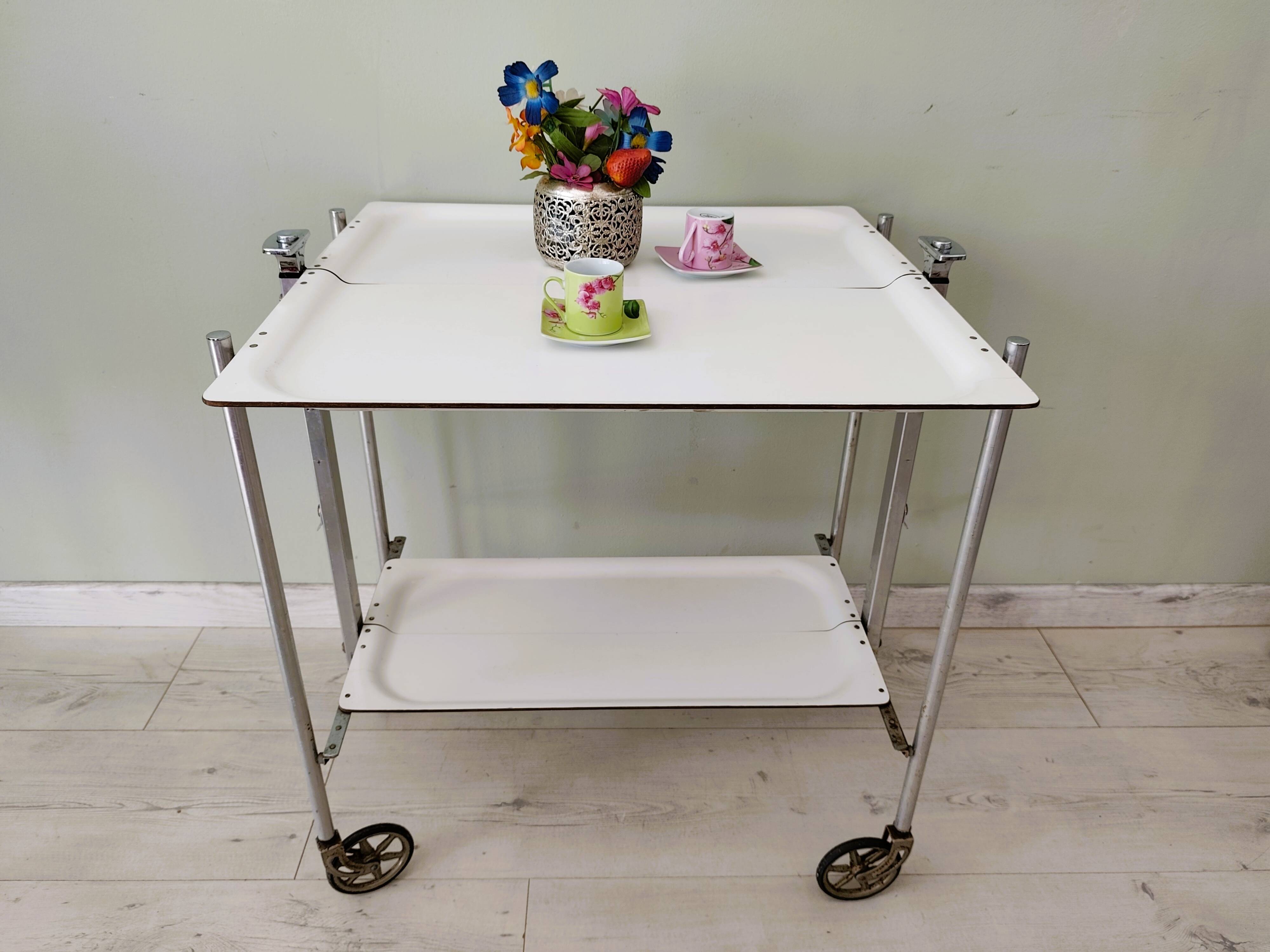 Desserte roulante estampillée MONOTEX
