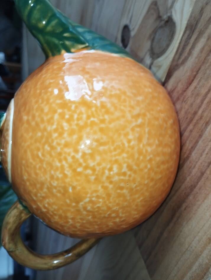 Vintage ceramic teapot in the shape of an orange – 1950s