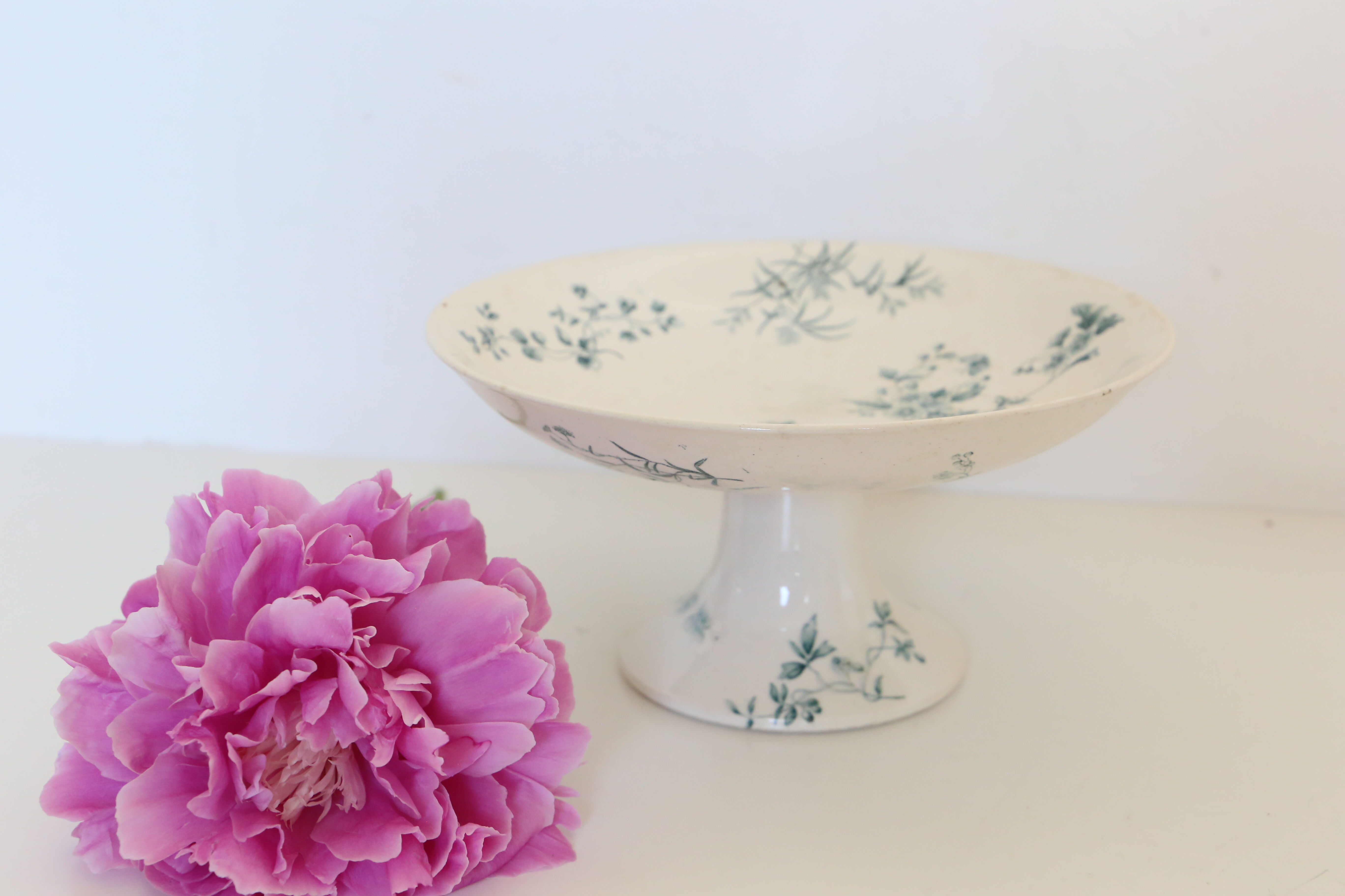 Servant dish on piedouche / compotier, Terre de Ferre, Longwy cute pattern, Vintage, early 19th