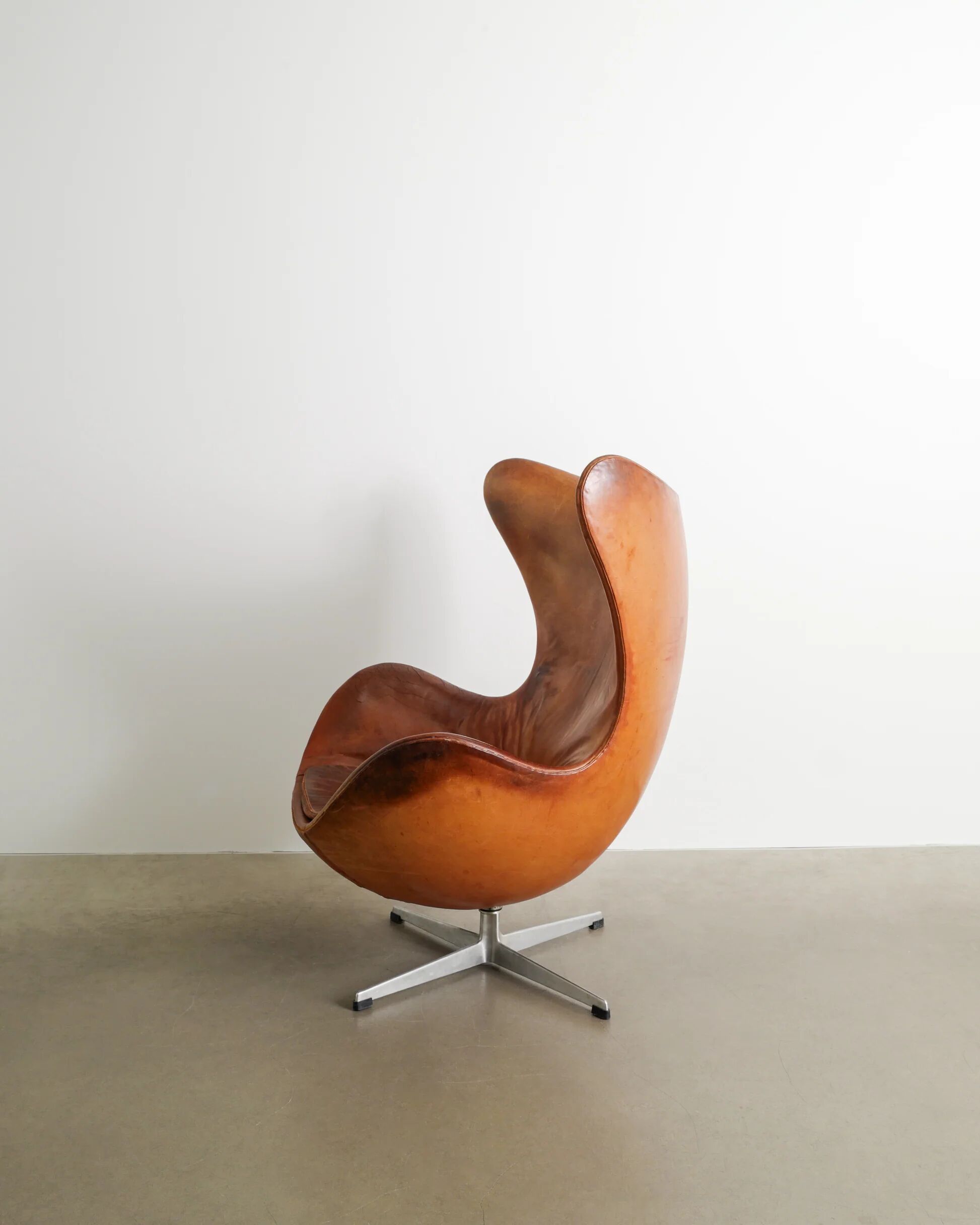 Early Danish "Egg Chair" in Brown Cognac Leather by Arne Jacobsen, 1960s