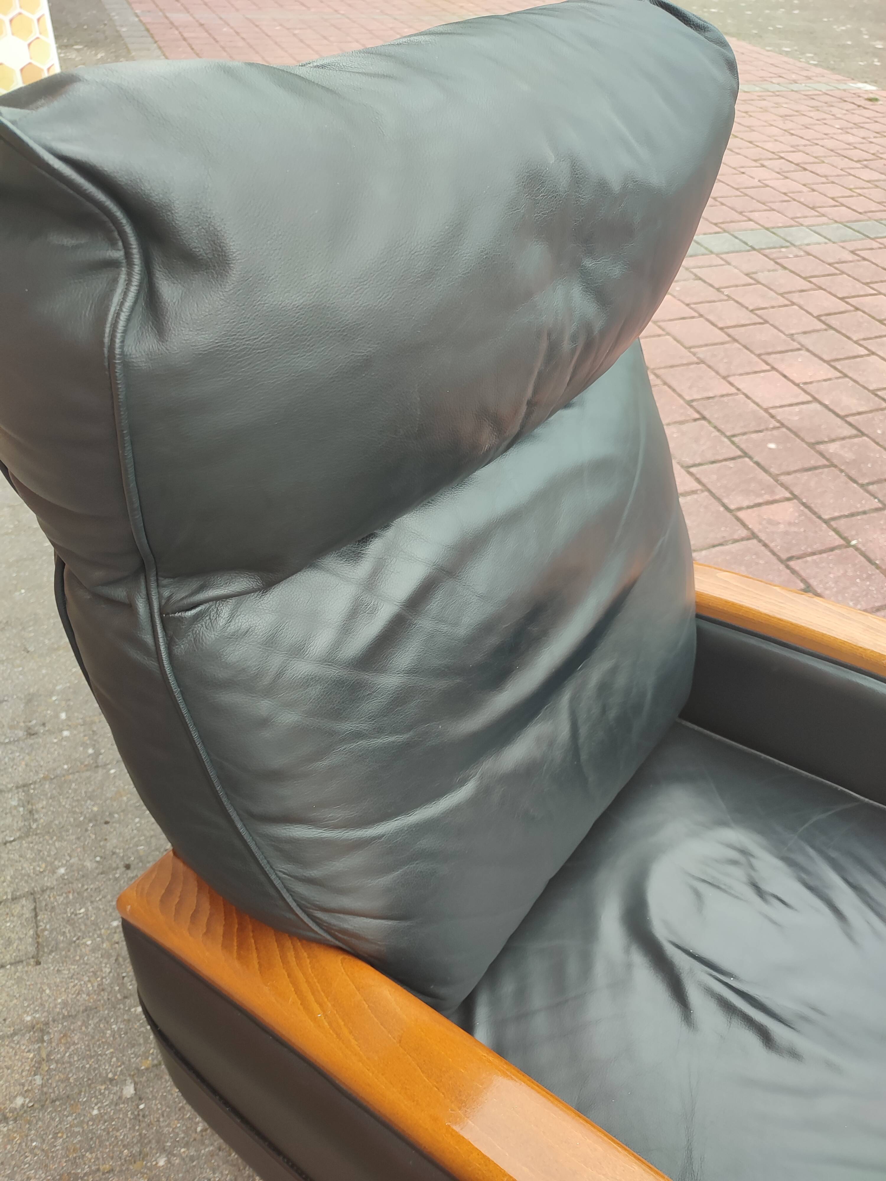 Luxury lusch vintage leather armchair