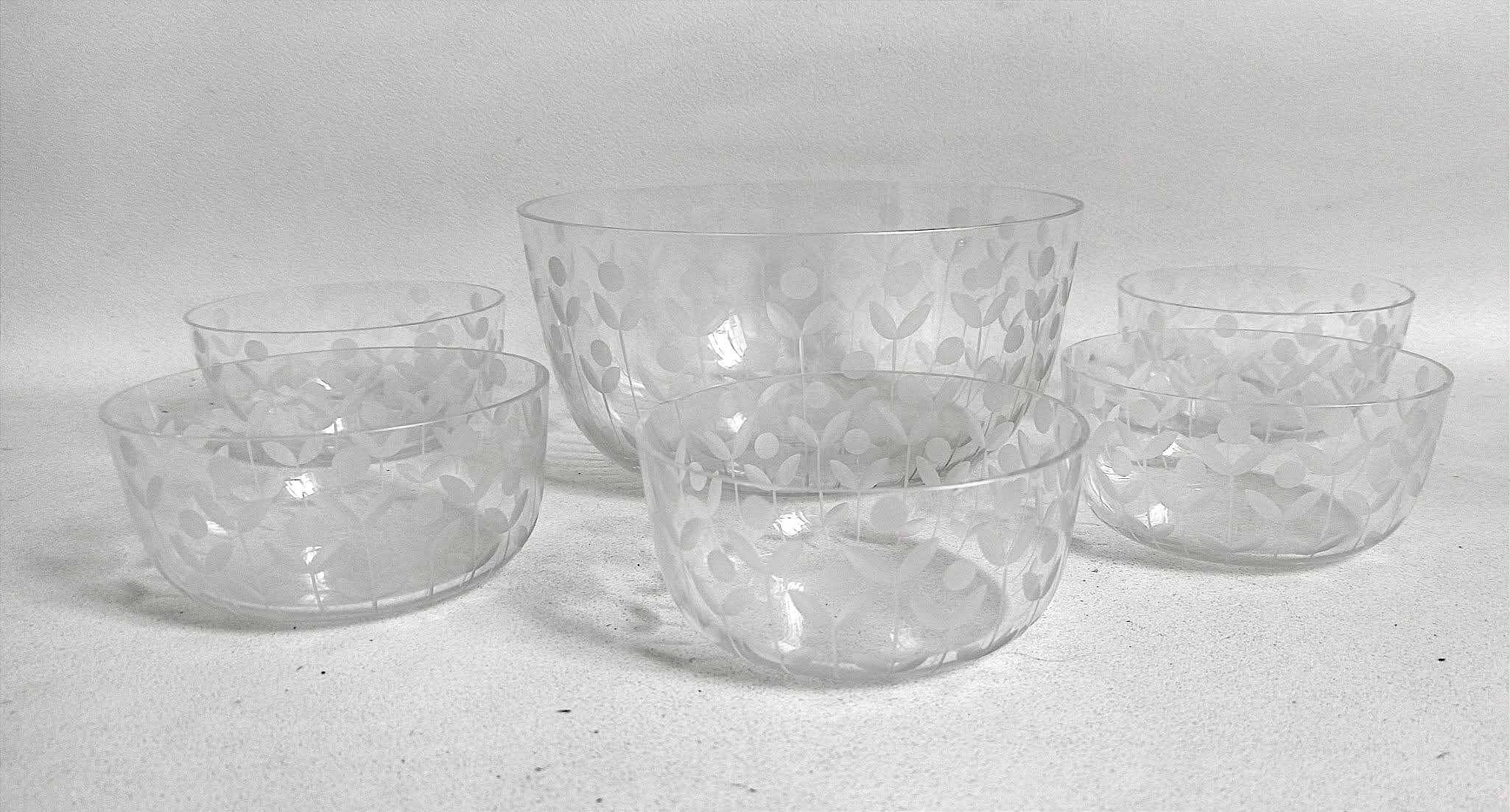 Salad bowl and 5 cut crystal cups from the 1950s.