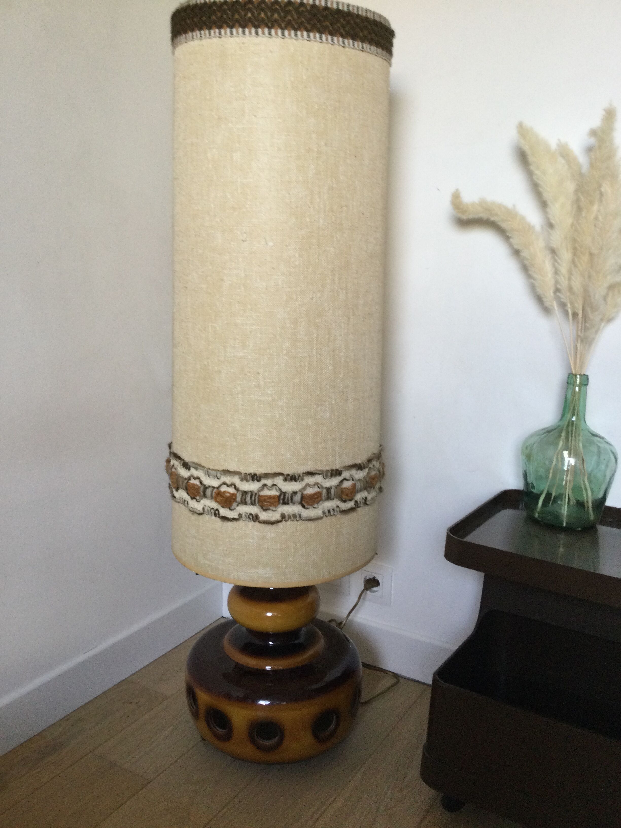 Vintage ceramic foot lamp to lay