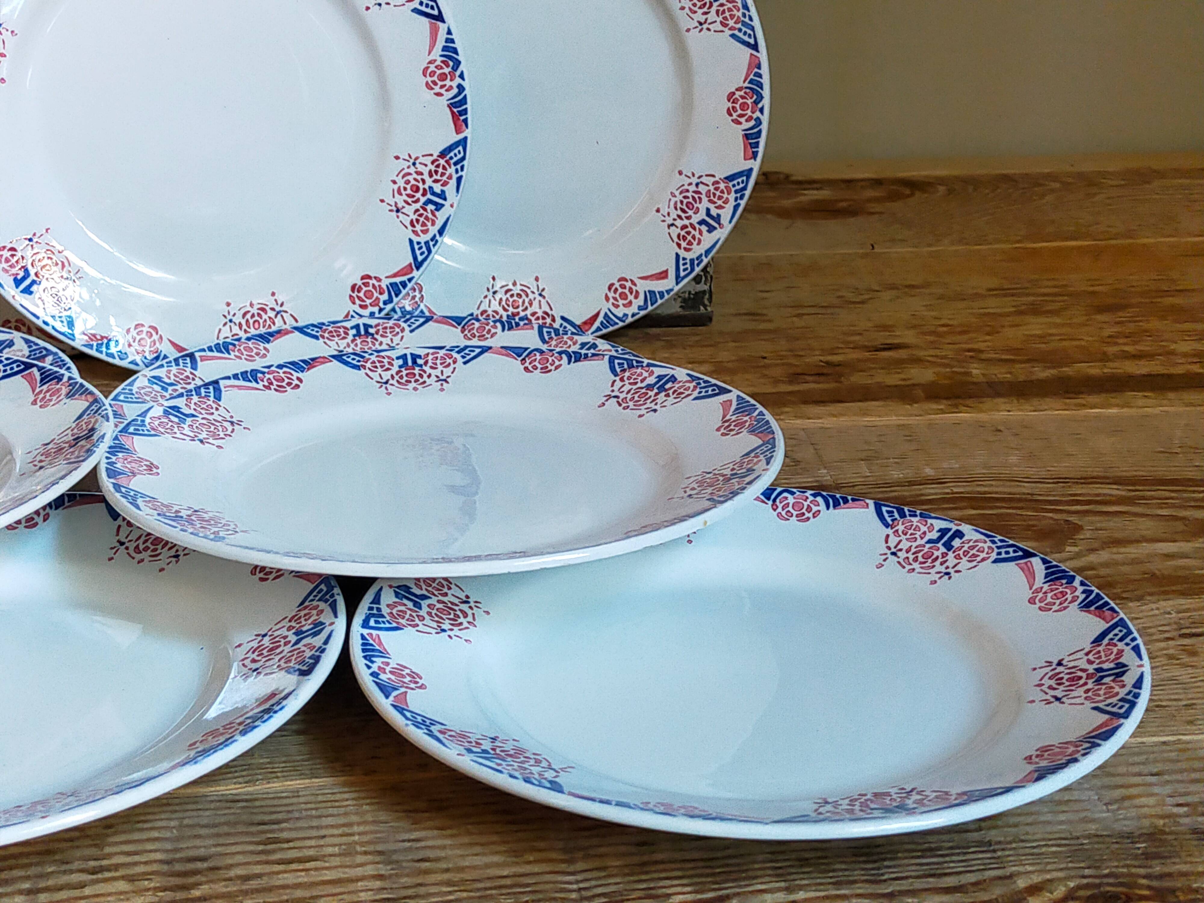 Nine Sarreguemines earthenware dessert plates, Brunoy service, 1940s