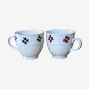 Duo of tartan-patterned cups
