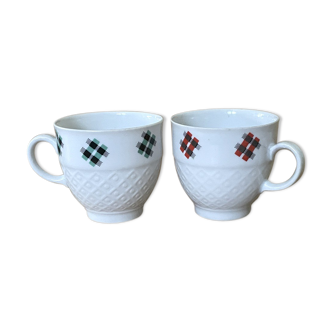 Duo of tartan-patterned cups