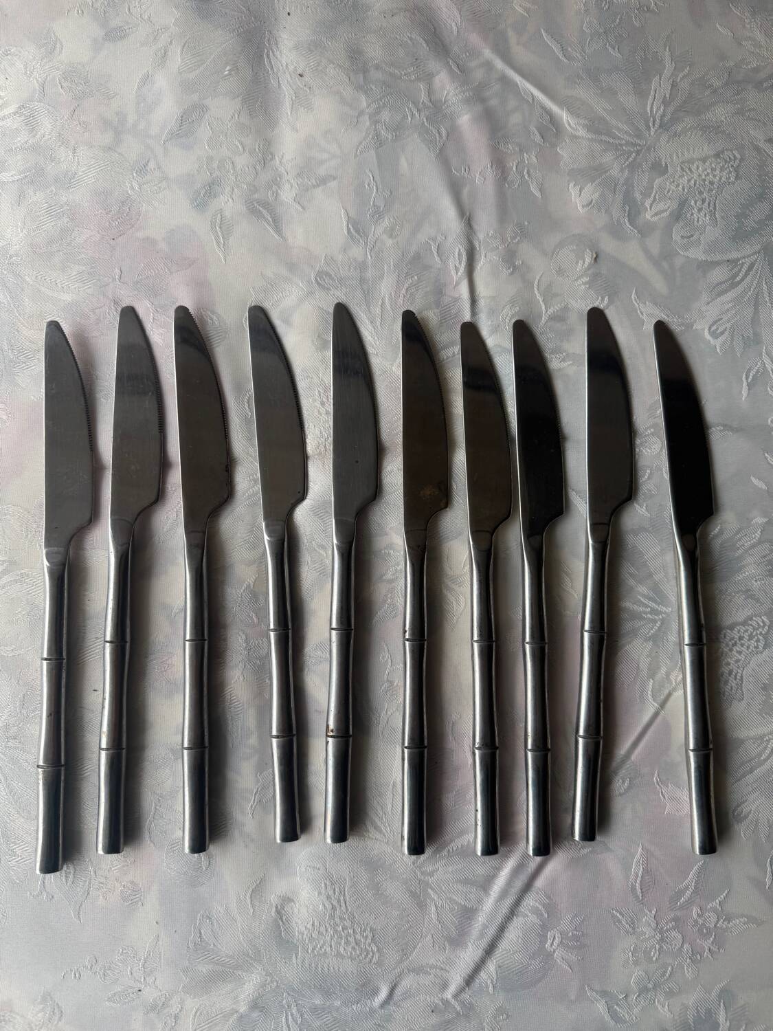 Lot de 10 couteaux vintage – effet bambou