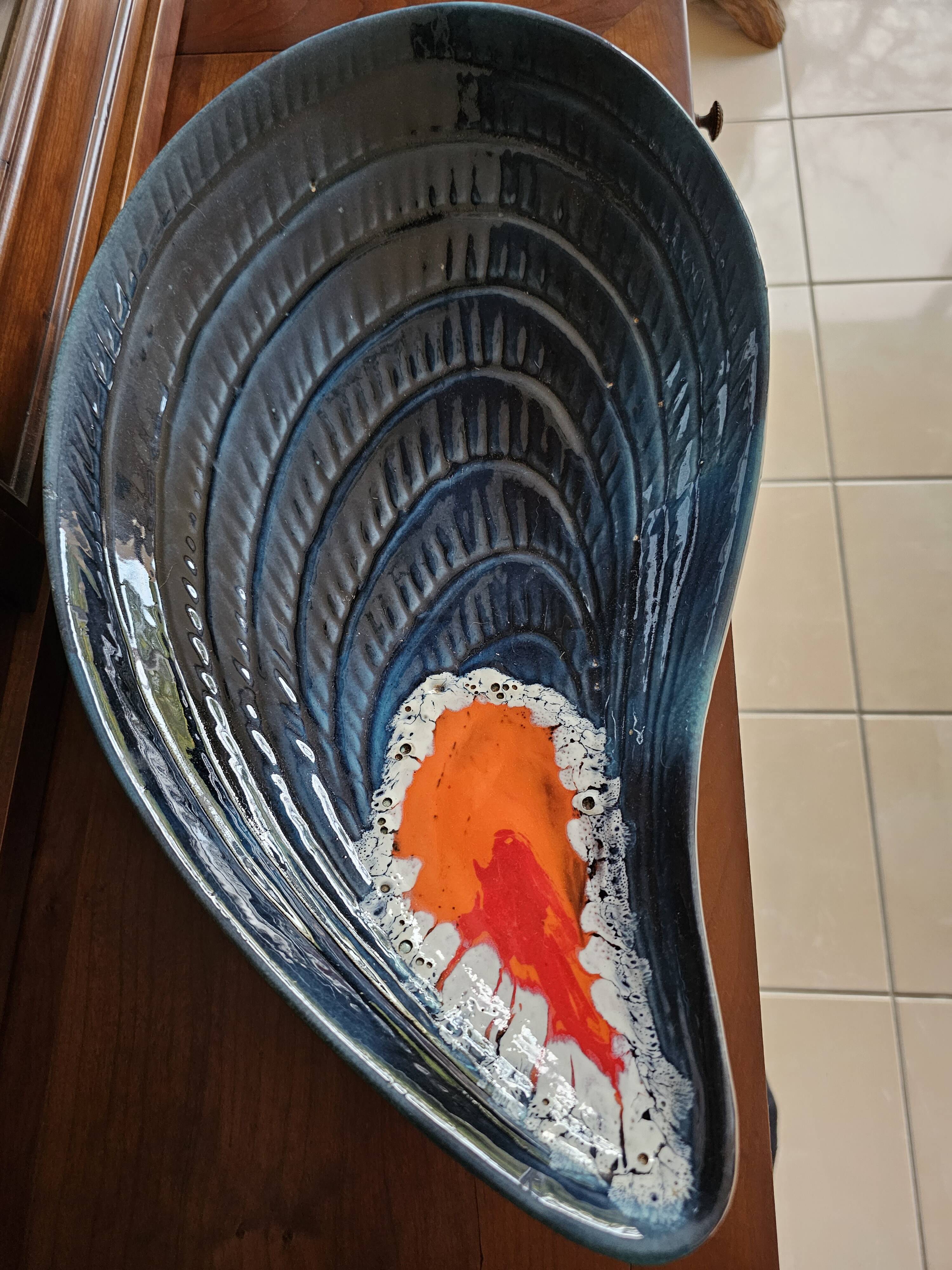 Large mussel-shaped dish, Vallauris style