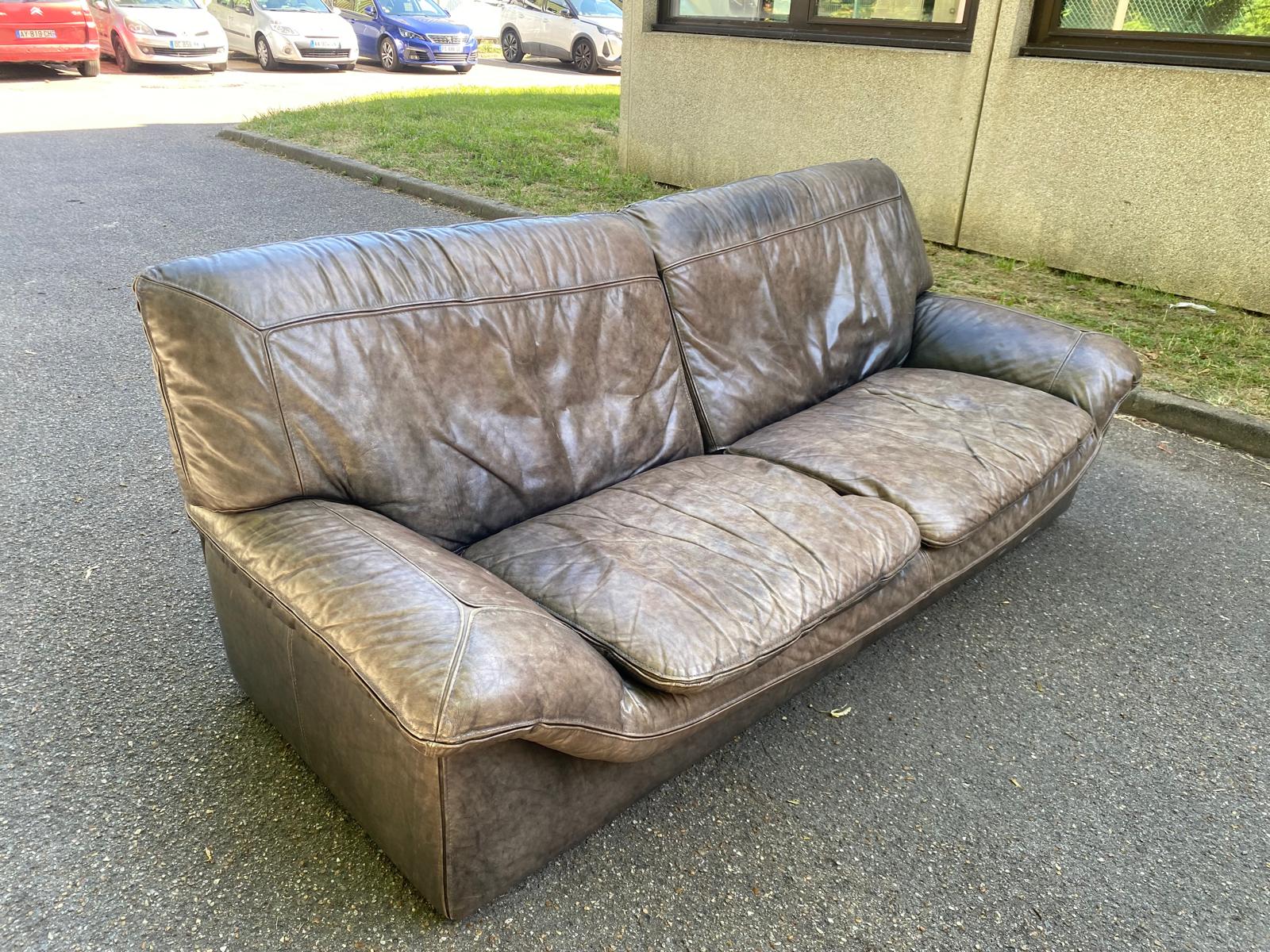 2 or 3-seater Roche Bobois sofa in genuine brown-grey leather.