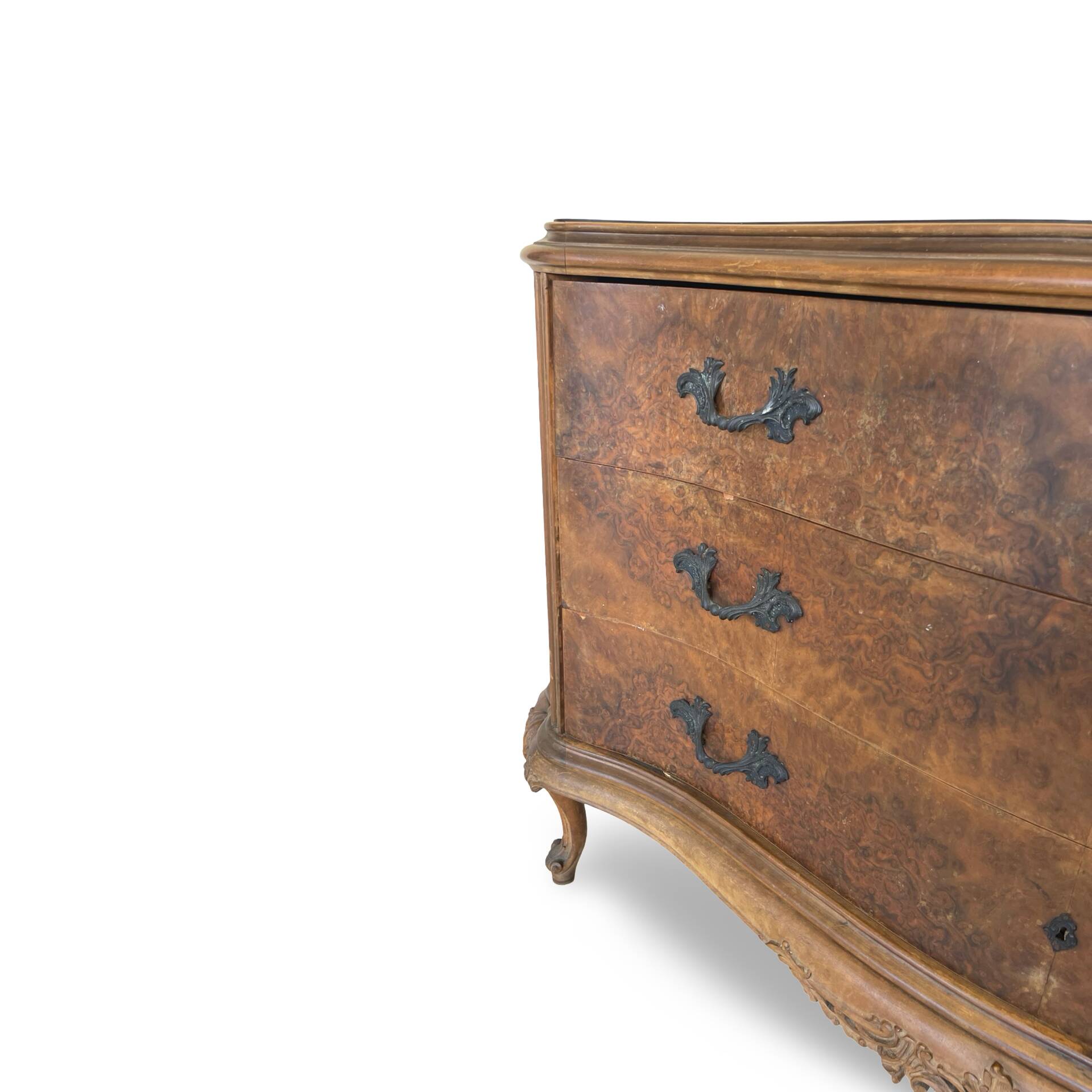 Elegant Italian Louis XV style commode, circa 1940.