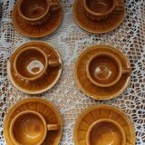 12 tasses à café anciennes avec soucoupes