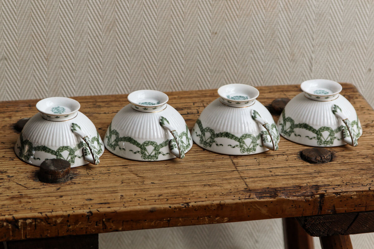 Set of cups and saucers, Sarreguemines porcelain, decoration "laurels"