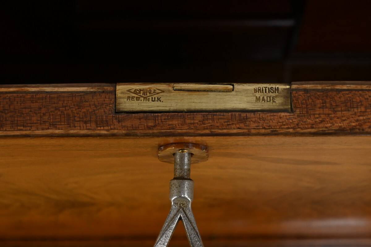 Meuble Vitré Rurka en Ronce de Noyer, Art Déco – 1940