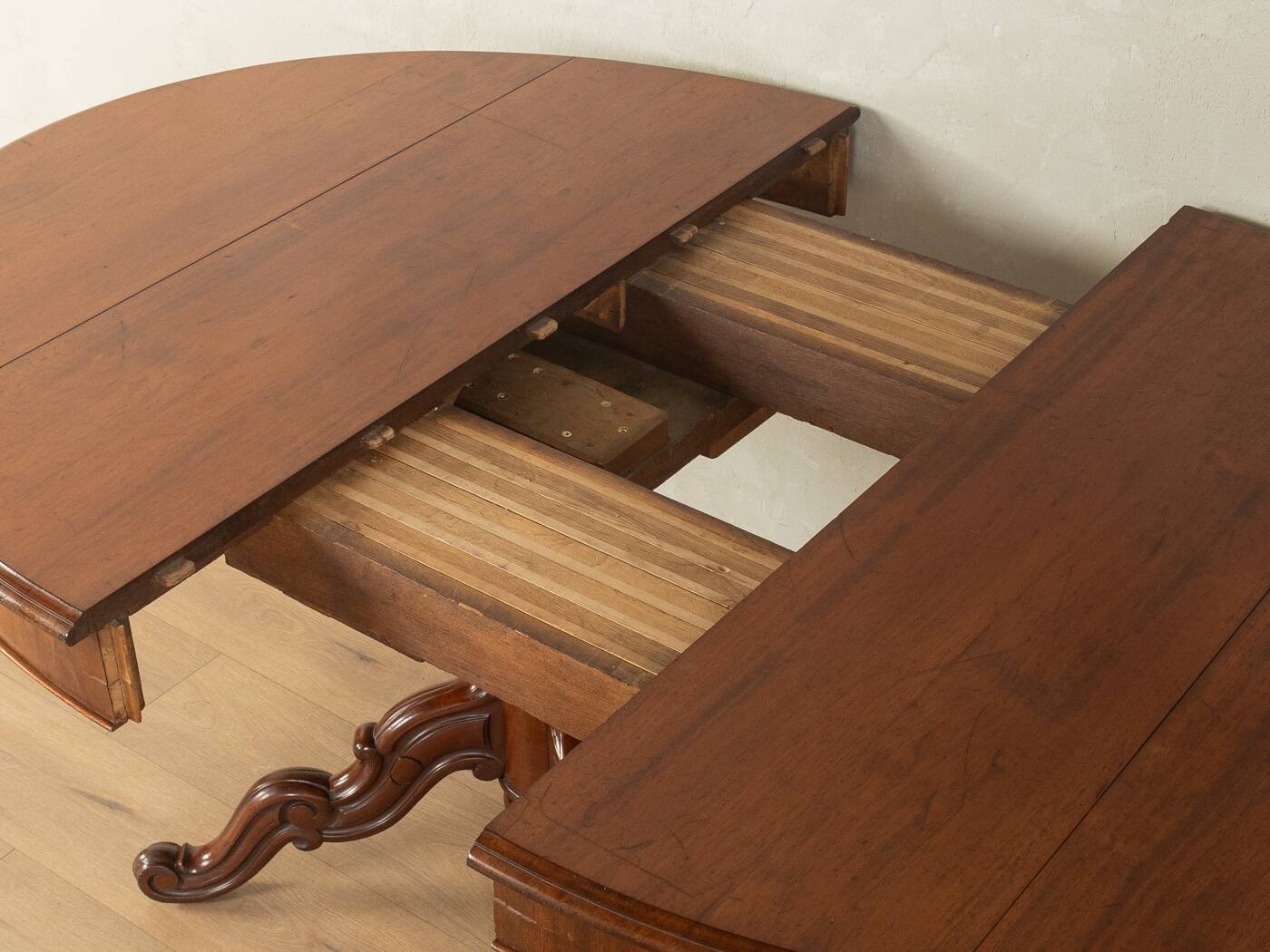 Antique extendable table before 1900