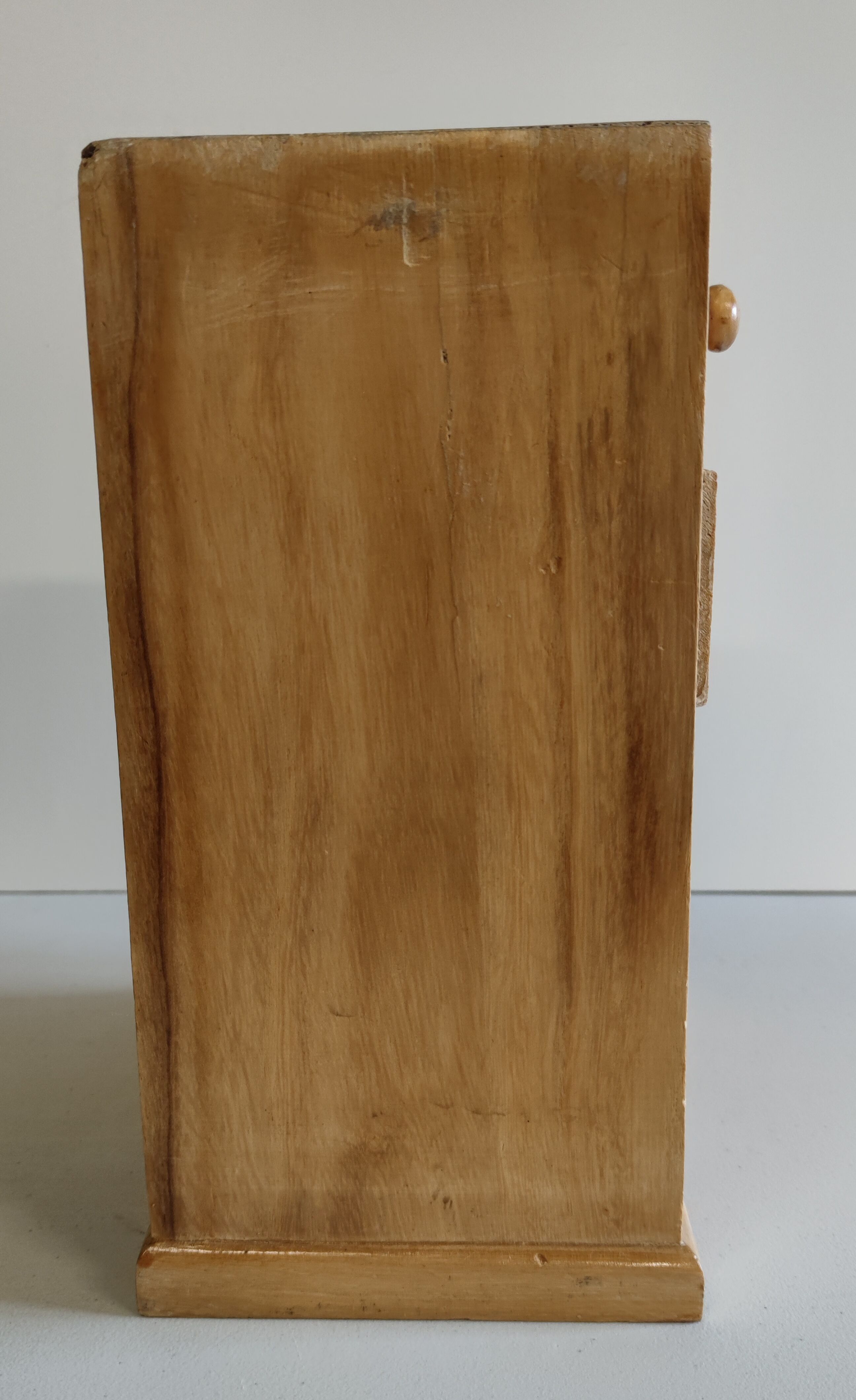 Small storage cabinet