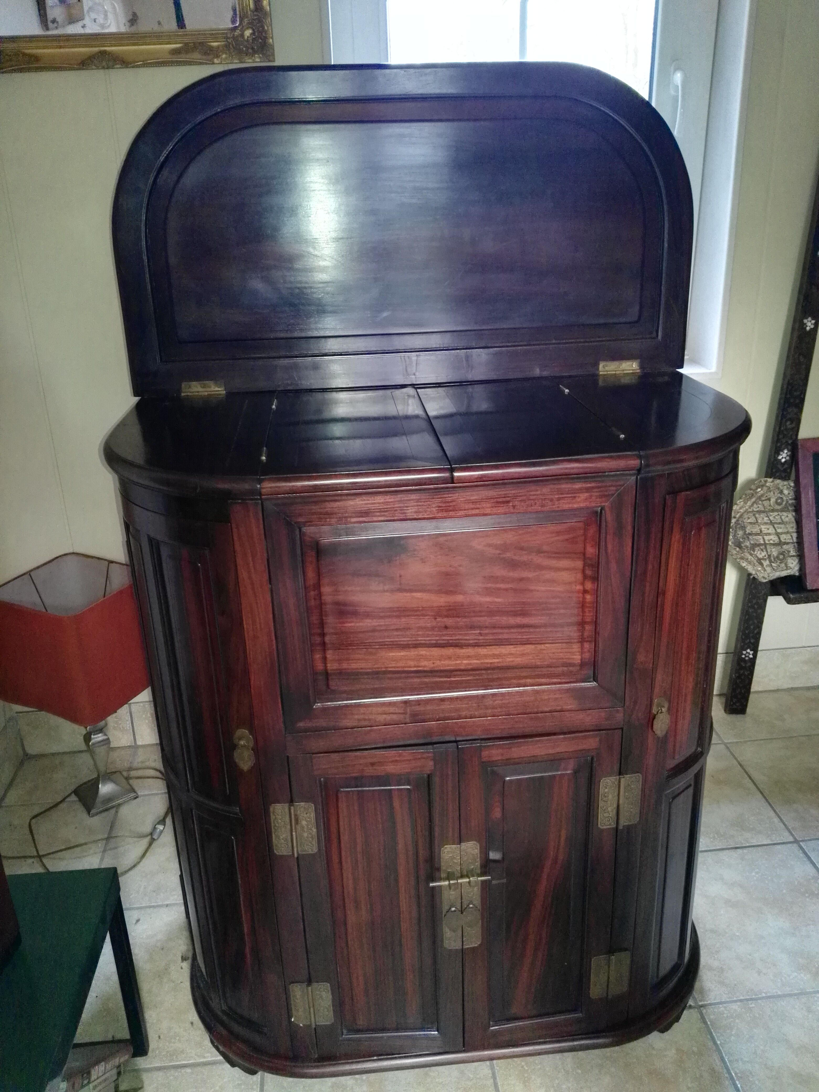 Bar inspiration far East wood precious