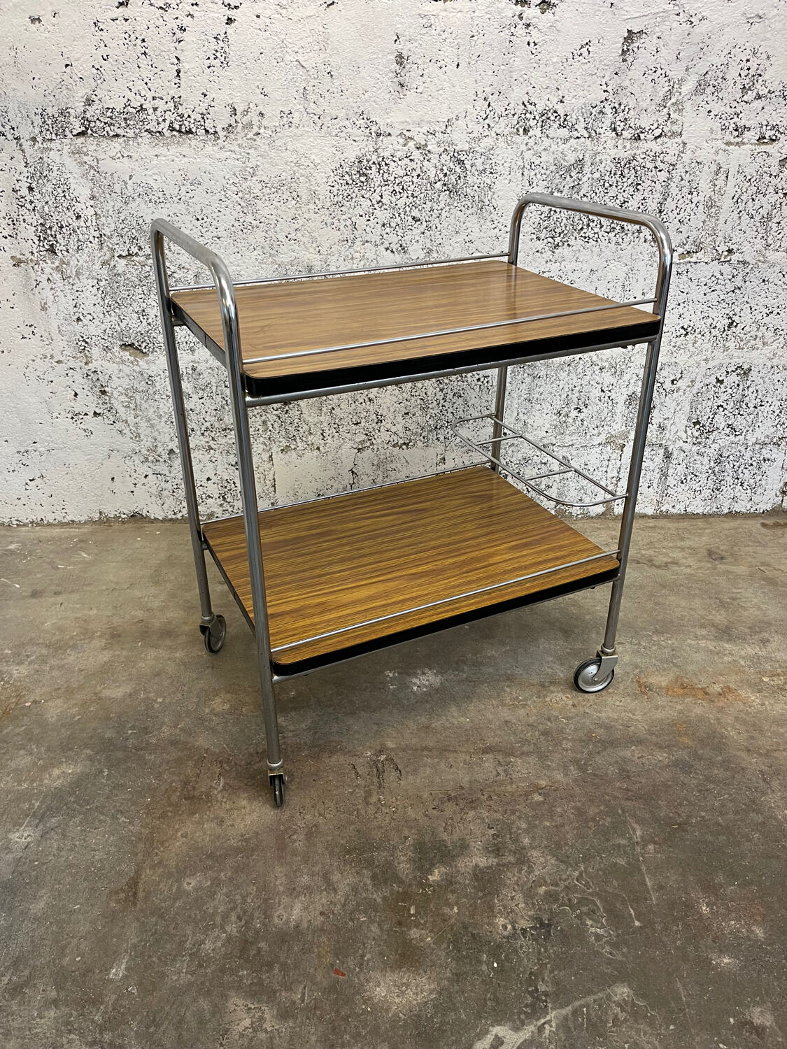 Désserte bar à roulettes vintage formica