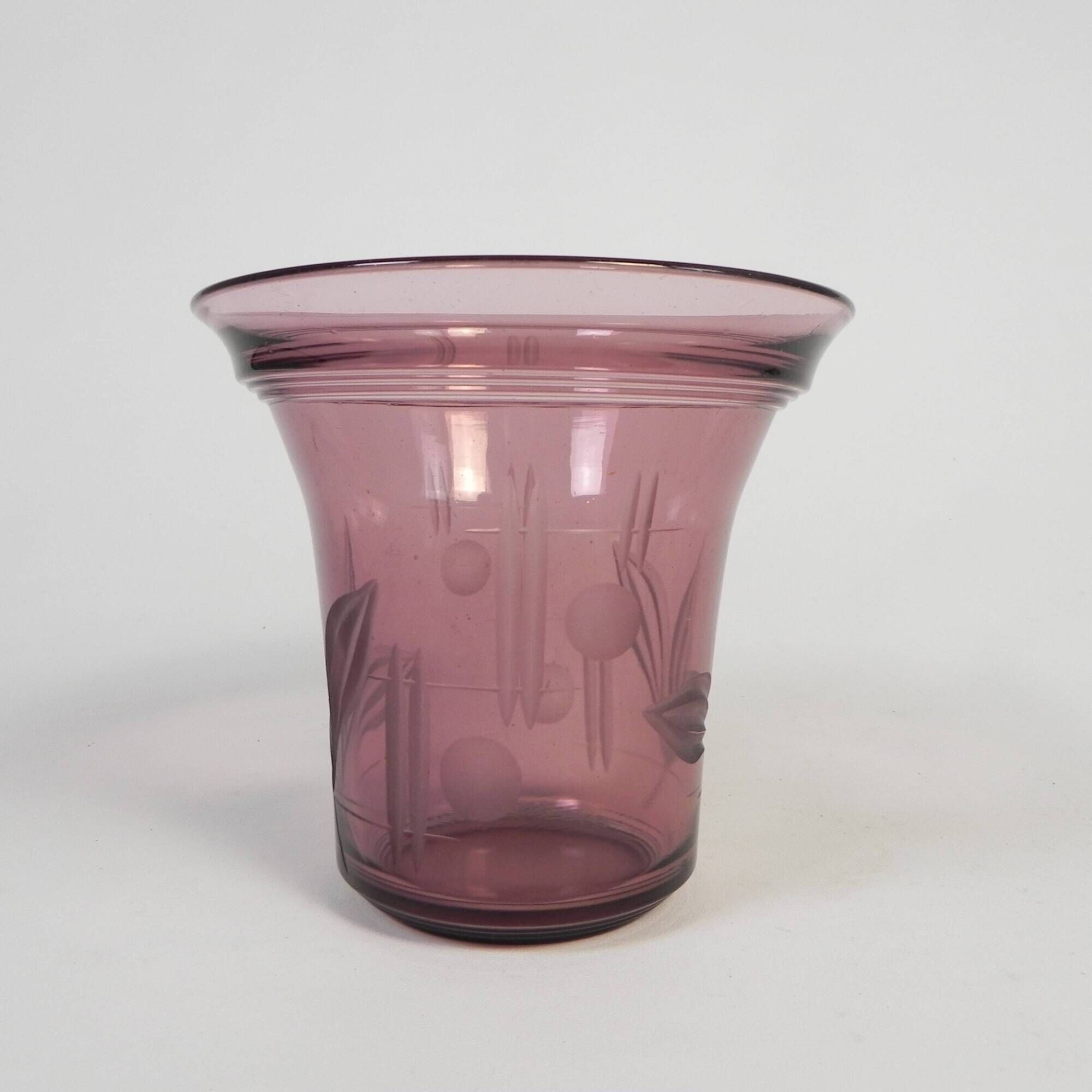 Art Deco vase with engraved geometric and floral motifs, 1930s