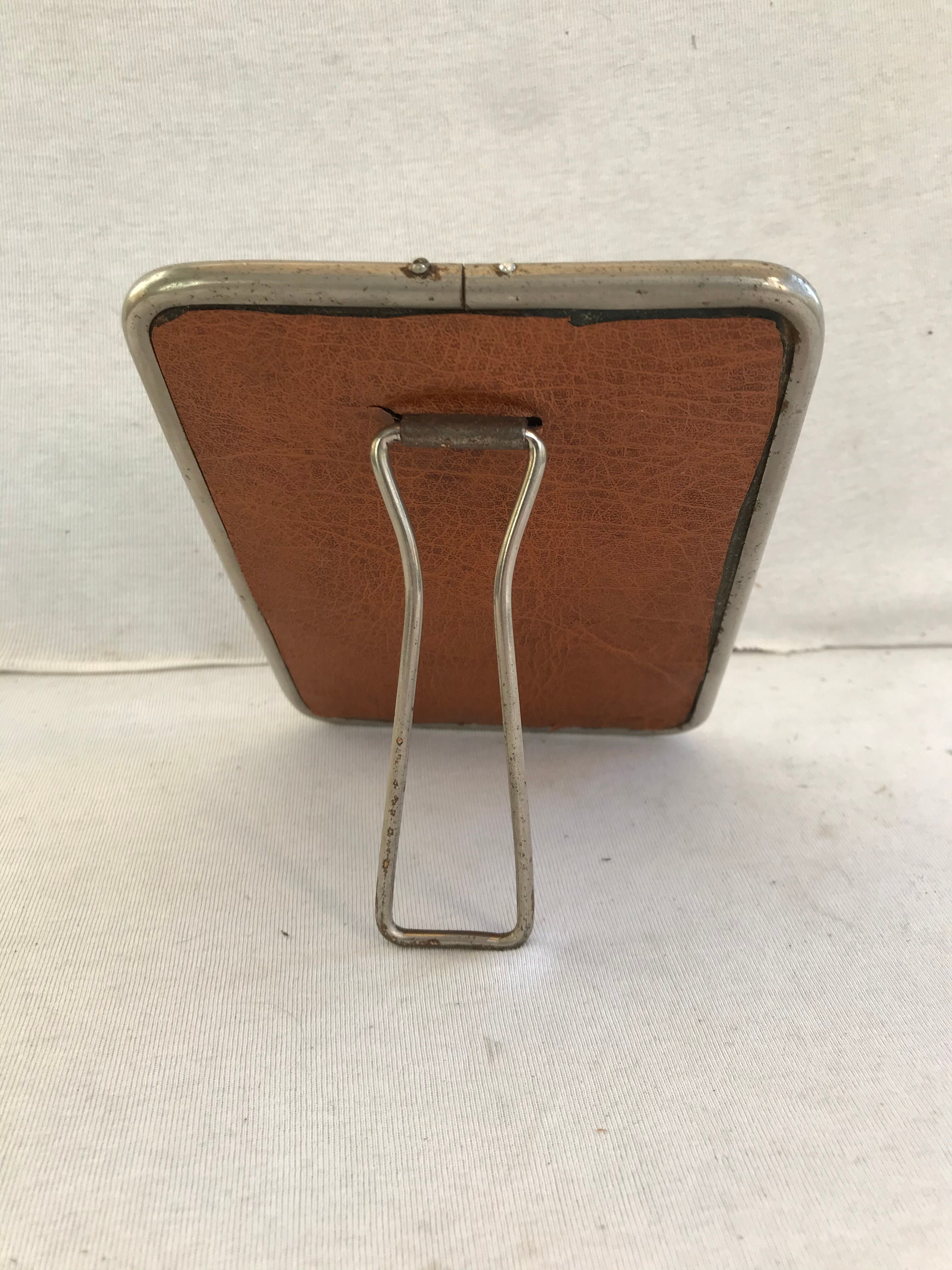 Former mirror barbier contour alu - trépied - brown background vintage decoration