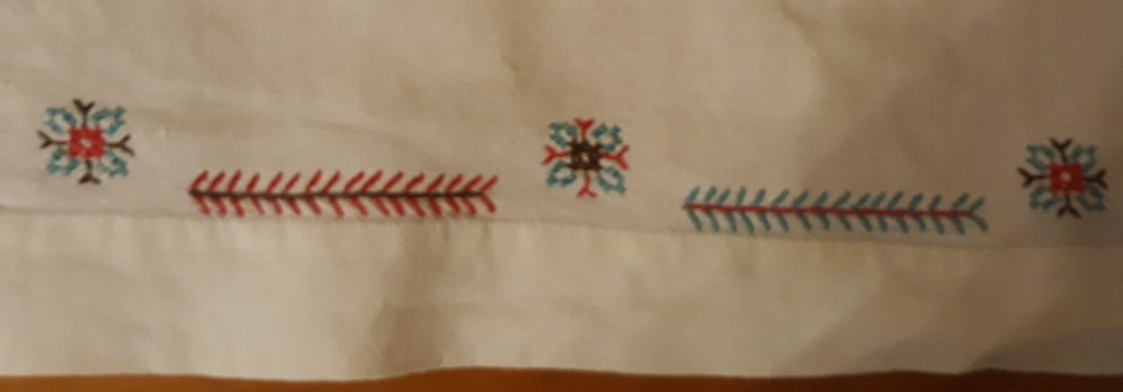 Embroidered cotton tablecloth 90s