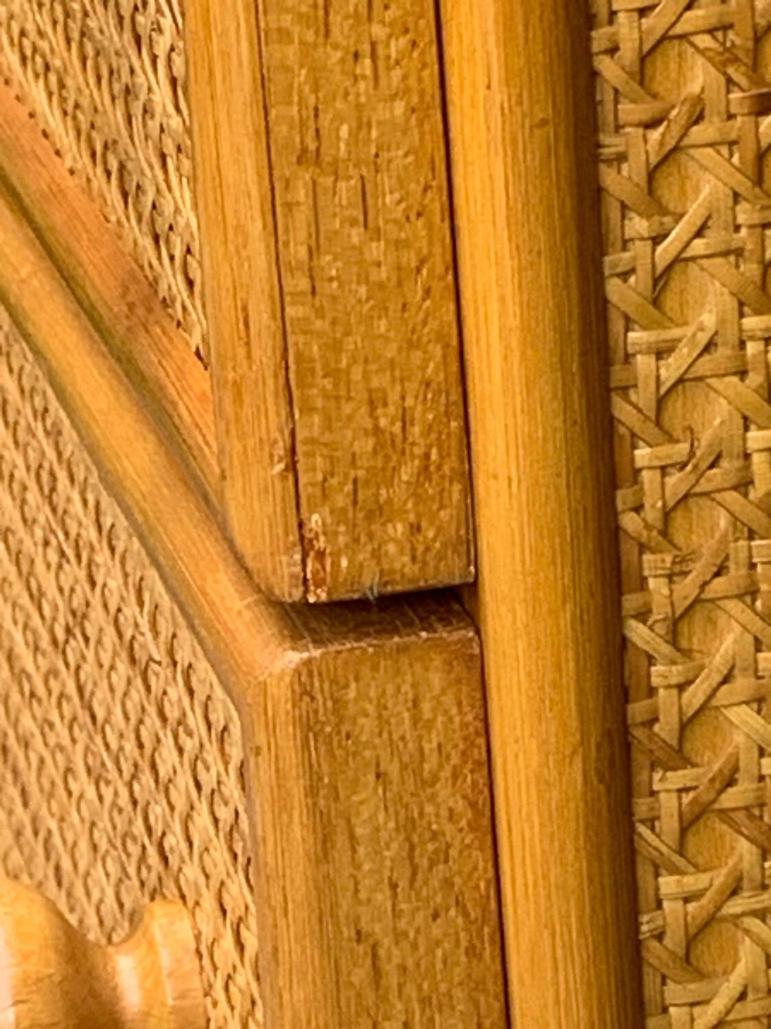 Dresser and its bedside table in rattan caning and vintage oak from the 1970s.