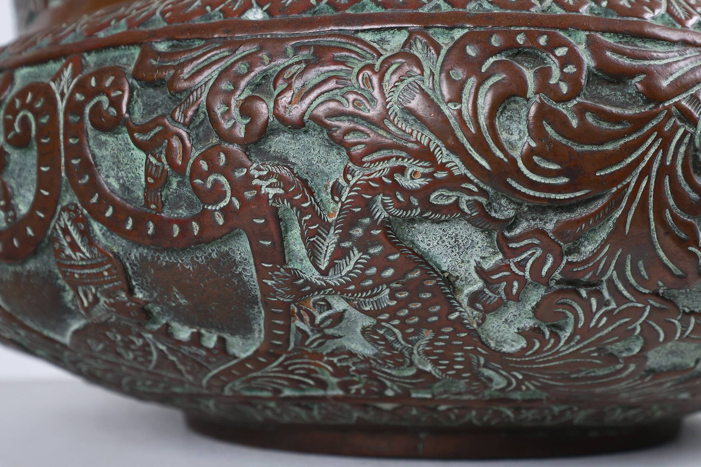 Cache-pot rond ottoman antique en cuivre gravé, vers 1850