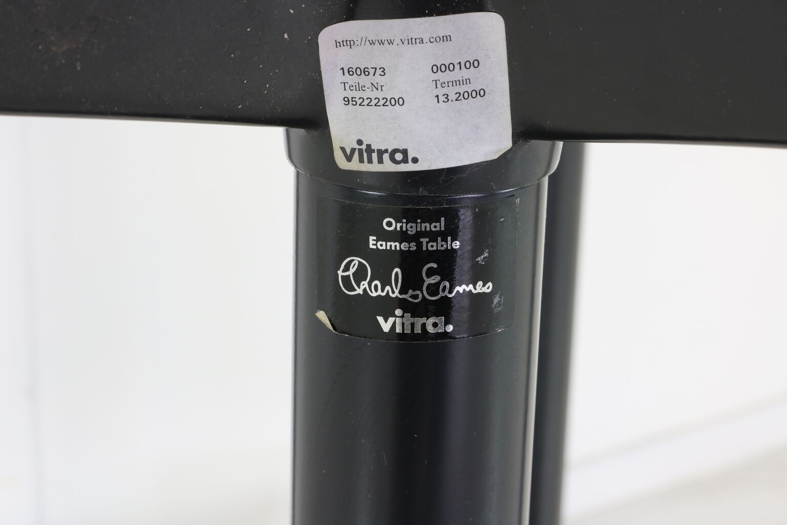 Round segemented table Charles Eames