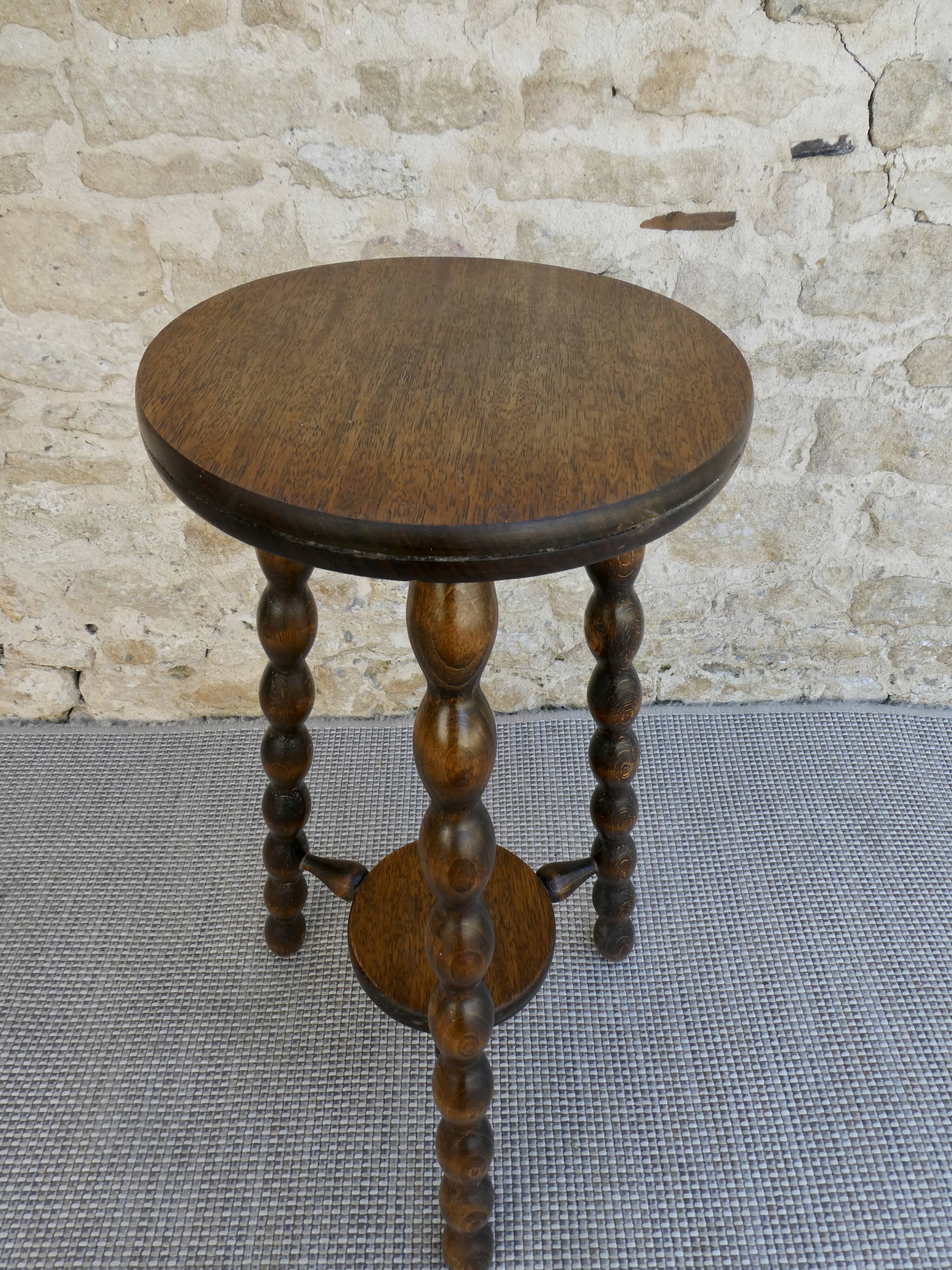 Healing tripode carries plants, solid wood